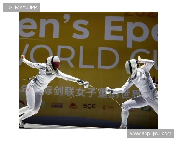 击剑世界杯帕尔马站，意大利队包揽女子团体金牌