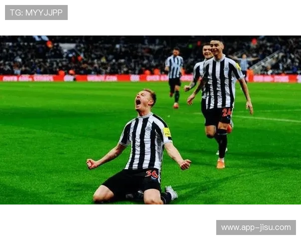 摩纳哥路易二世球场气氛沸腾，尤文图斯中场麦肯尼远射中柱